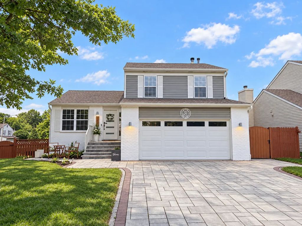 1423 Pioneer Court, Waukegan