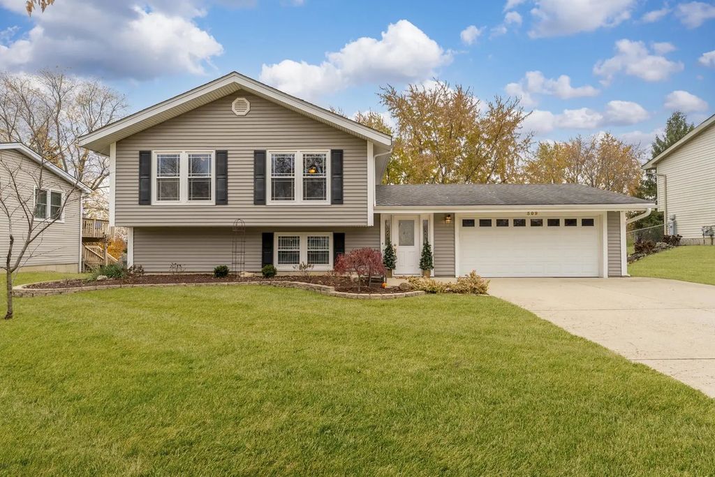 309 Plymouth Lane Nw, Bloomingdale