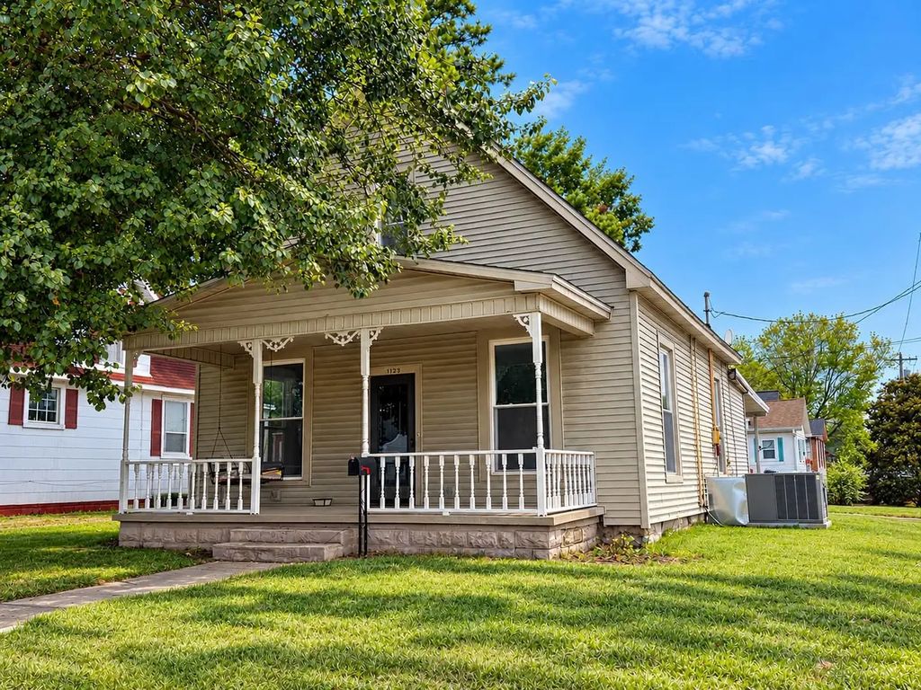 1123 Metropolis Street, Metropolis