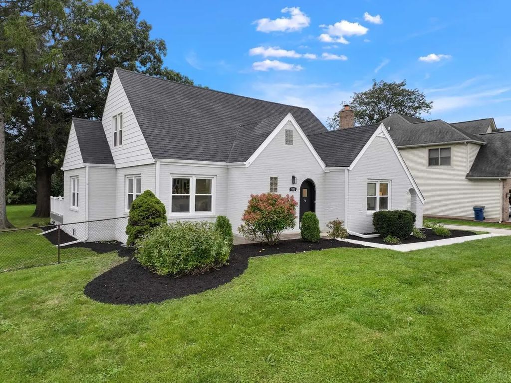 15w105 Harrison Street, Elmhurst