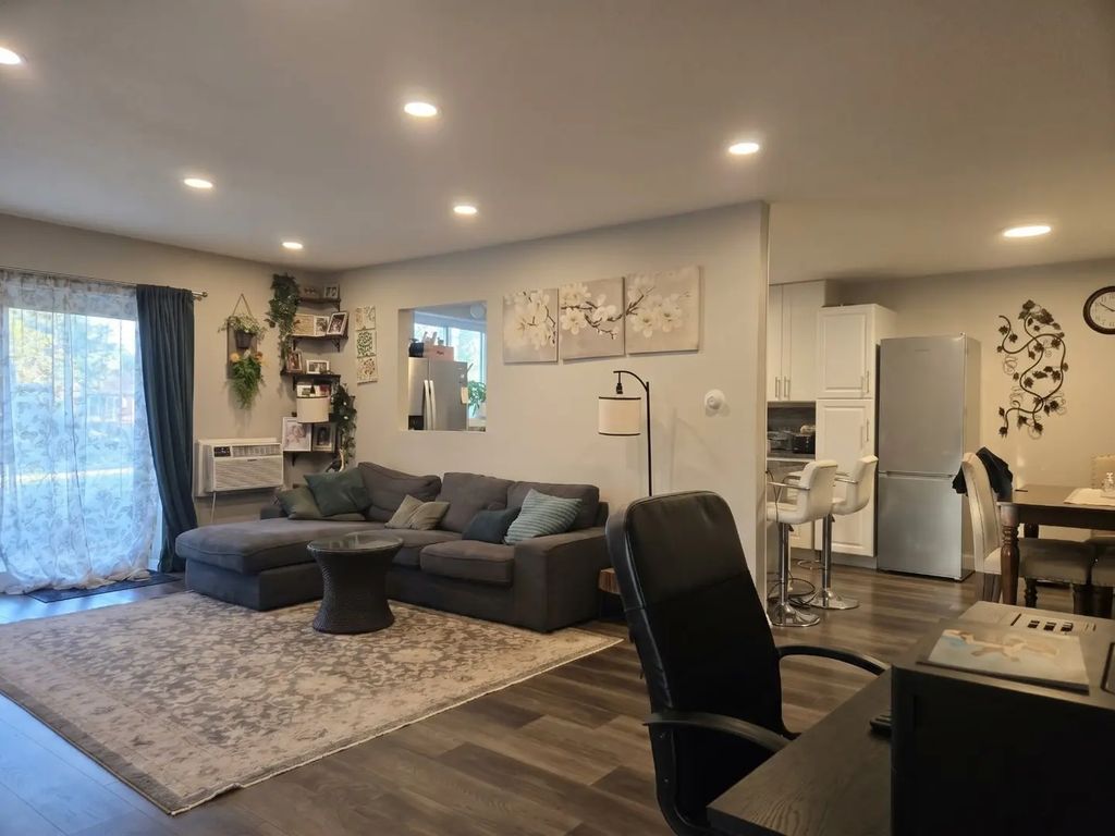 290 N Westgate Road 100, Mount Prospect