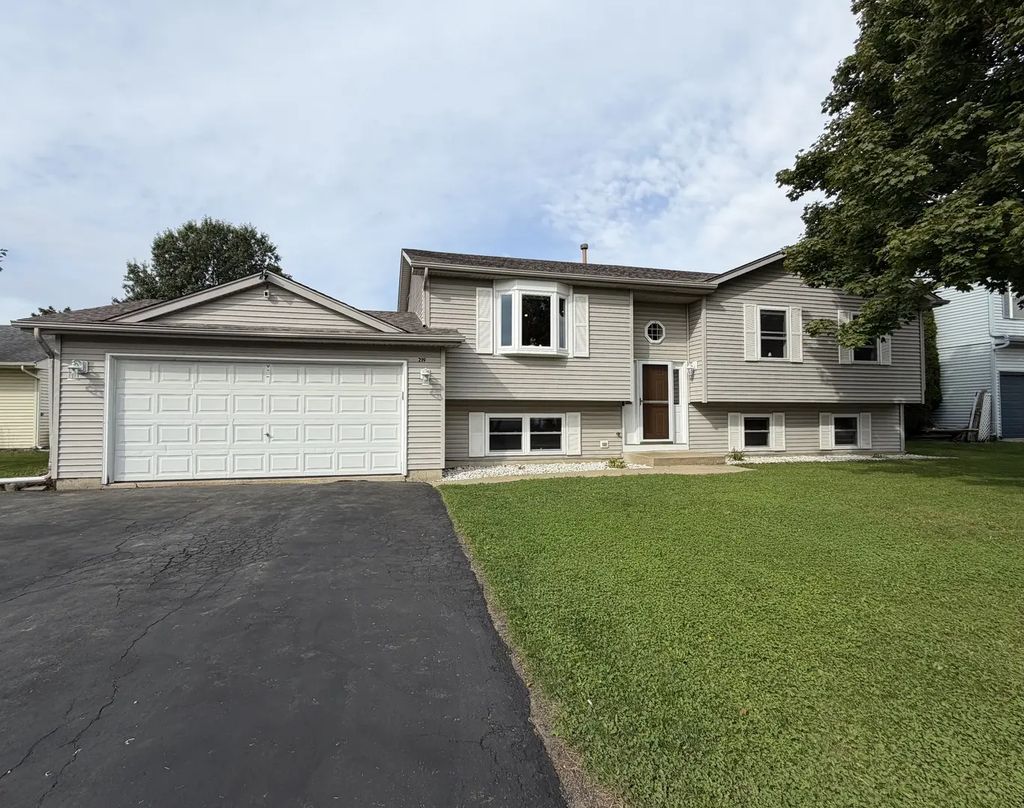 219 Newport Trail, McHenry