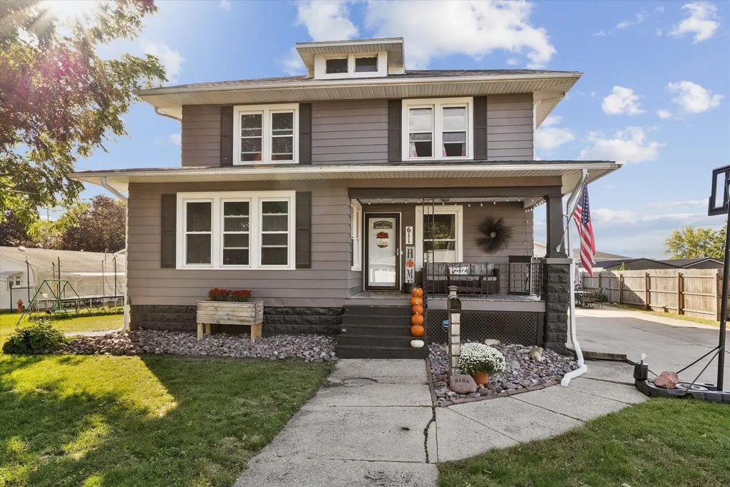 611 12th Avenue, De Witt