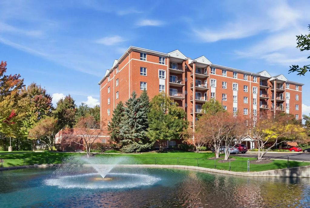 190 N Milwaukee Avenue 303, Wheeling