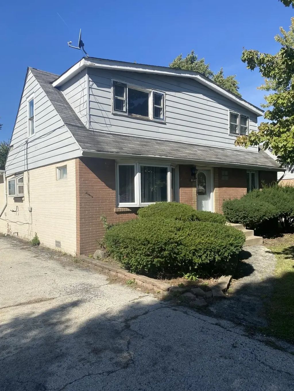 6818 Maple Court, Bridgeview