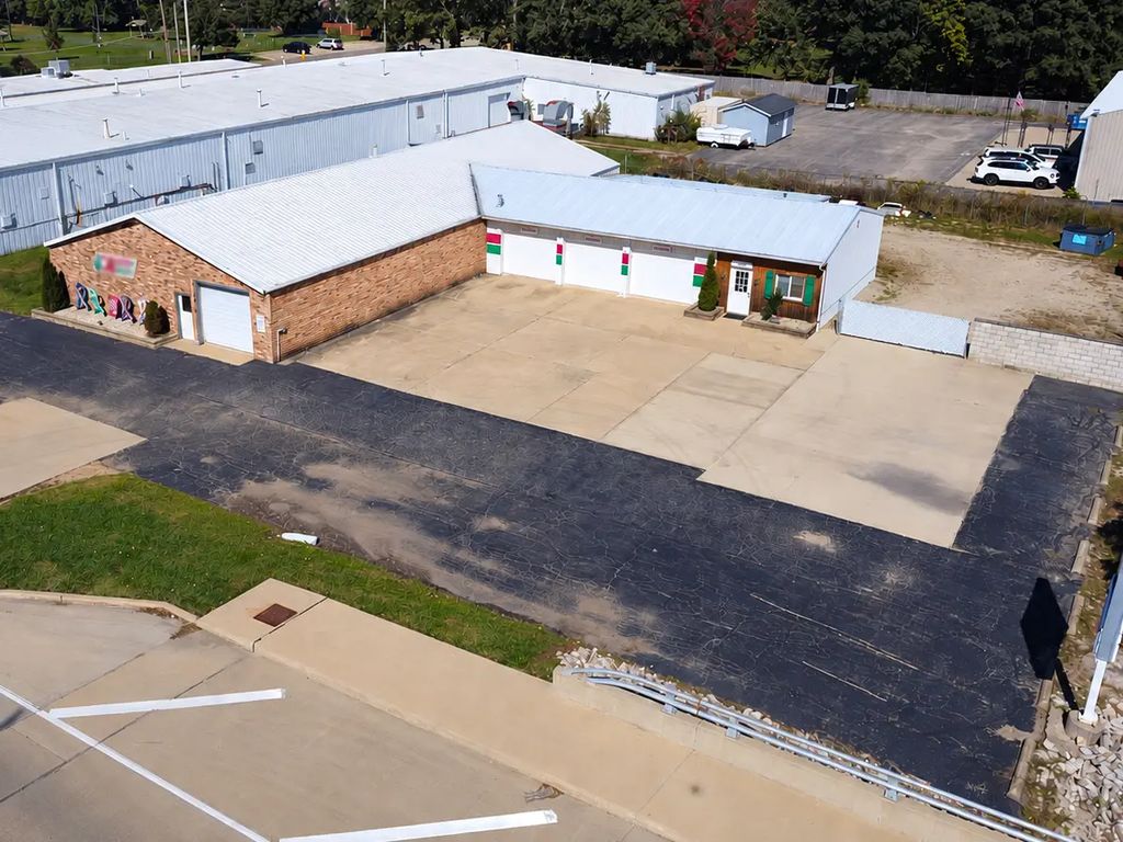 526 Bedford Road, Morris