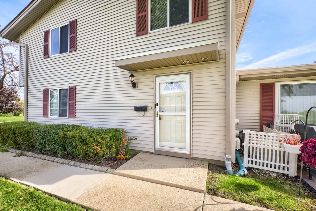 945 Shattuck Lane, Schaumburg