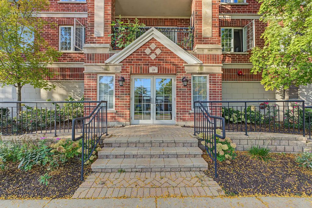 124 W Colfax Street 208, Palatine