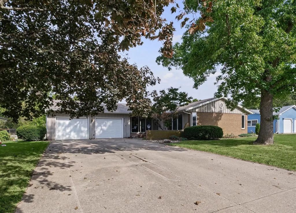 903 Crestview Drive, Monticello