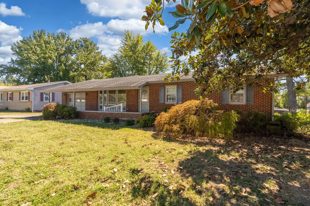 109 Lakeshore Drive, Carterville