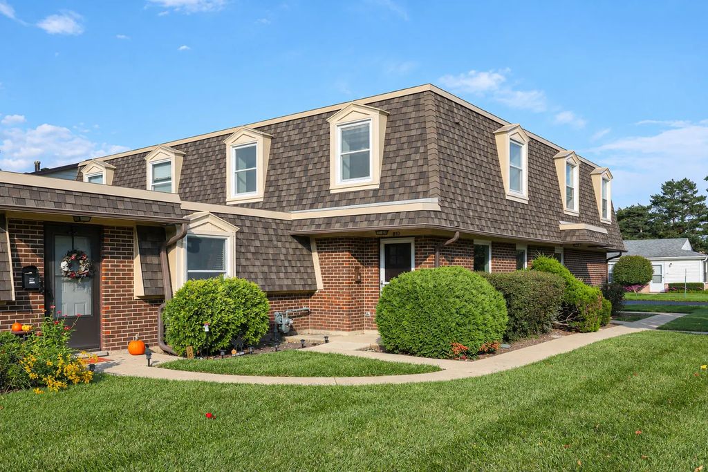 810 Gloucester Drive 126, Elk Grove Village