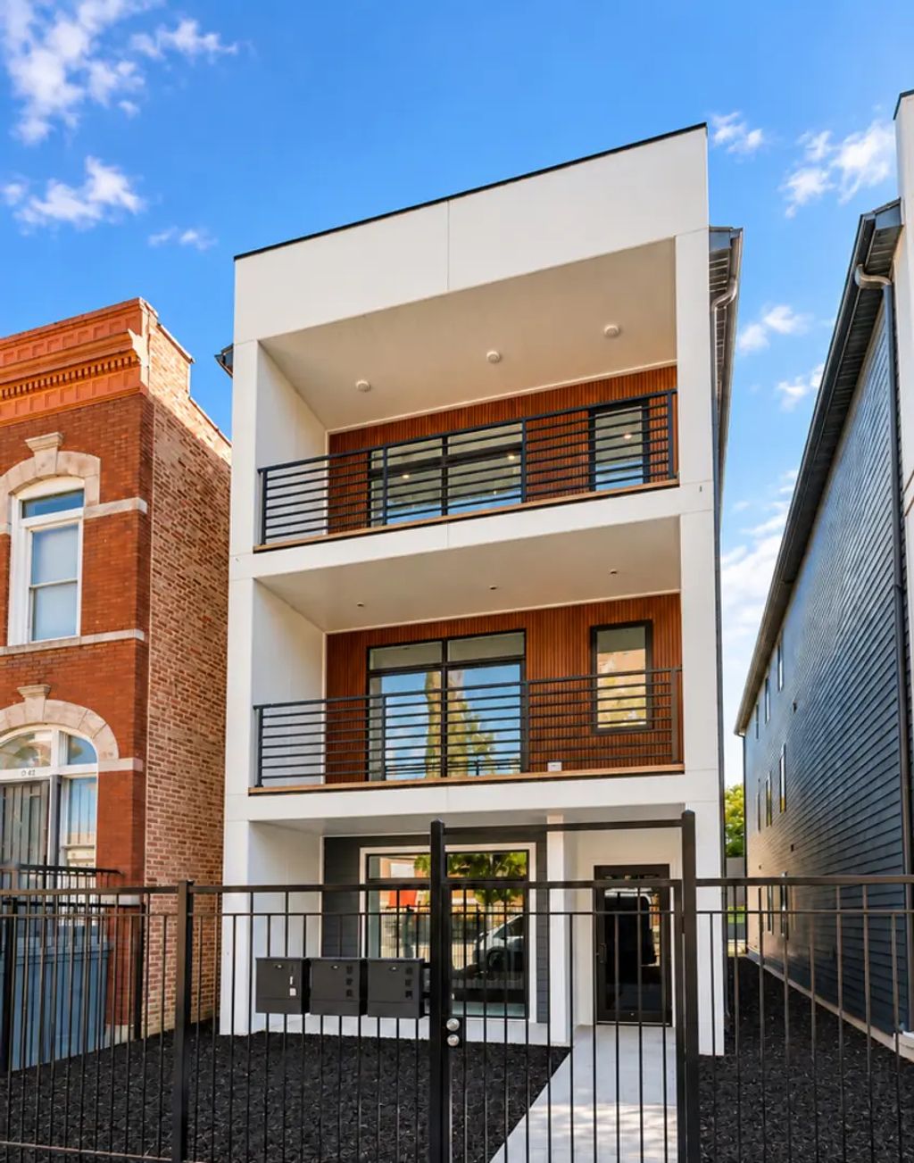 2917 W Arthington Street, Chicago