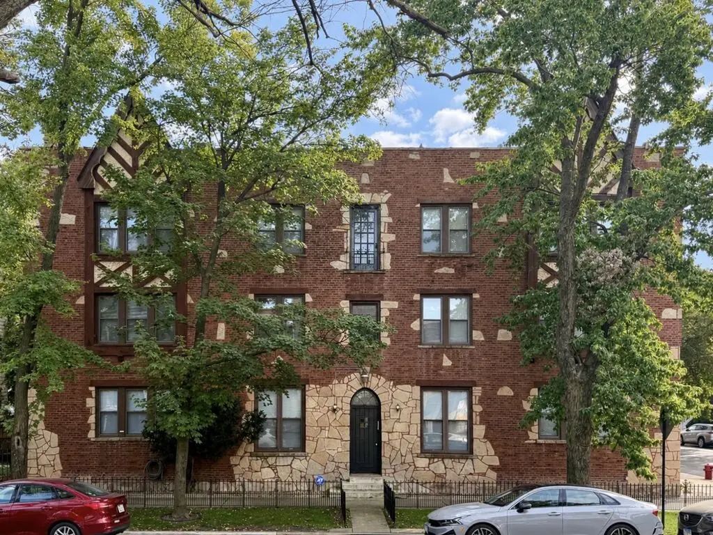 1955 W School Street 2, Chicago