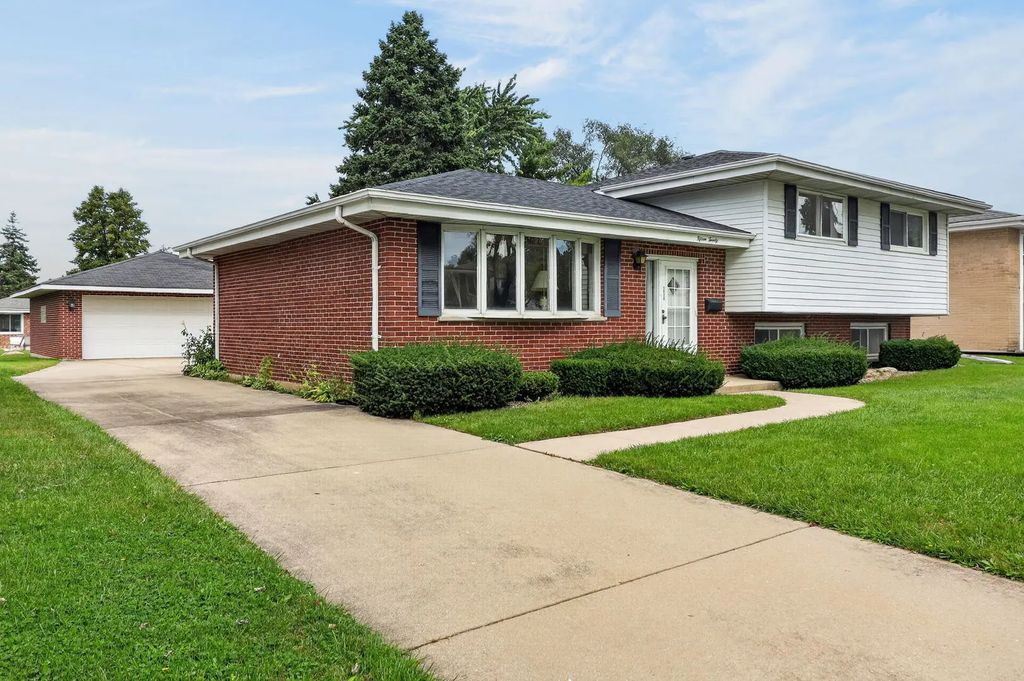 1520 W Holtz Avenue, Addison