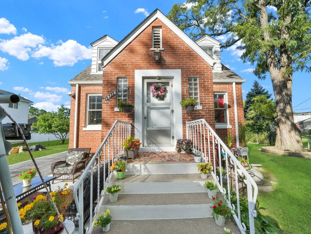 15716 Woodbridge Avenue, Harvey