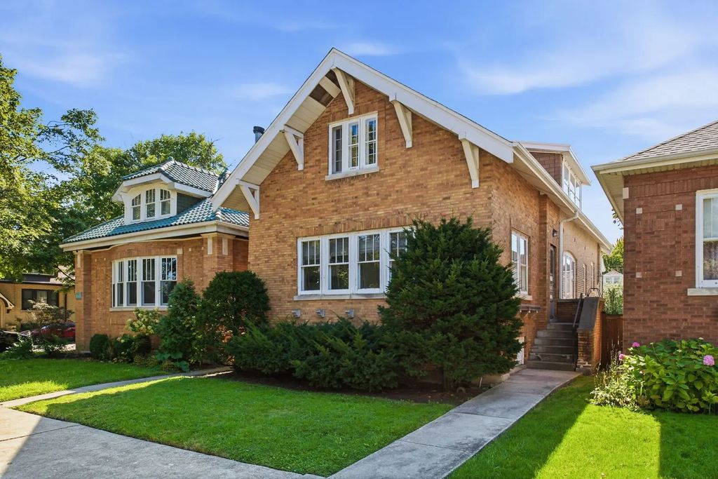 5505 W Pensacola Avenue, Chicago