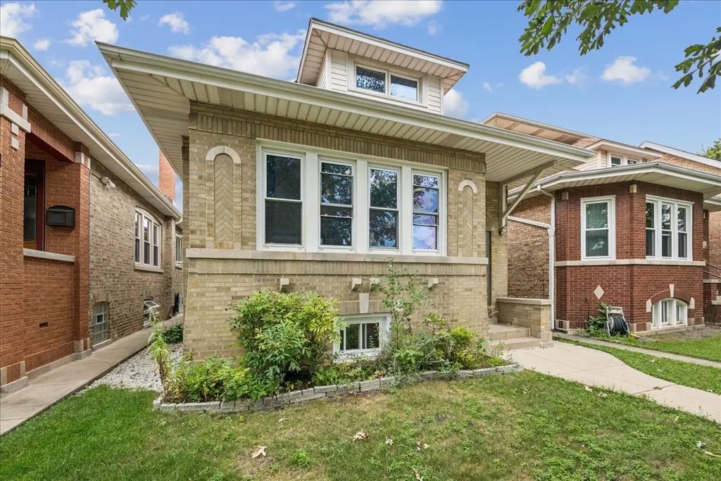 5325 N Linder Avenue, Chicago