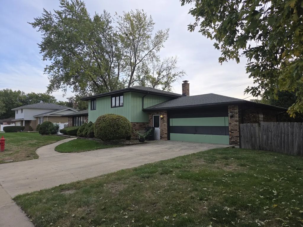 15122 Waterman Drive, South Holland