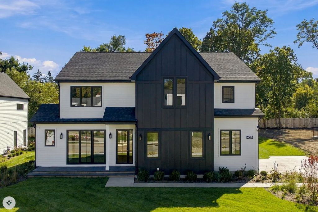 426 Forest Edge Drive, Glencoe