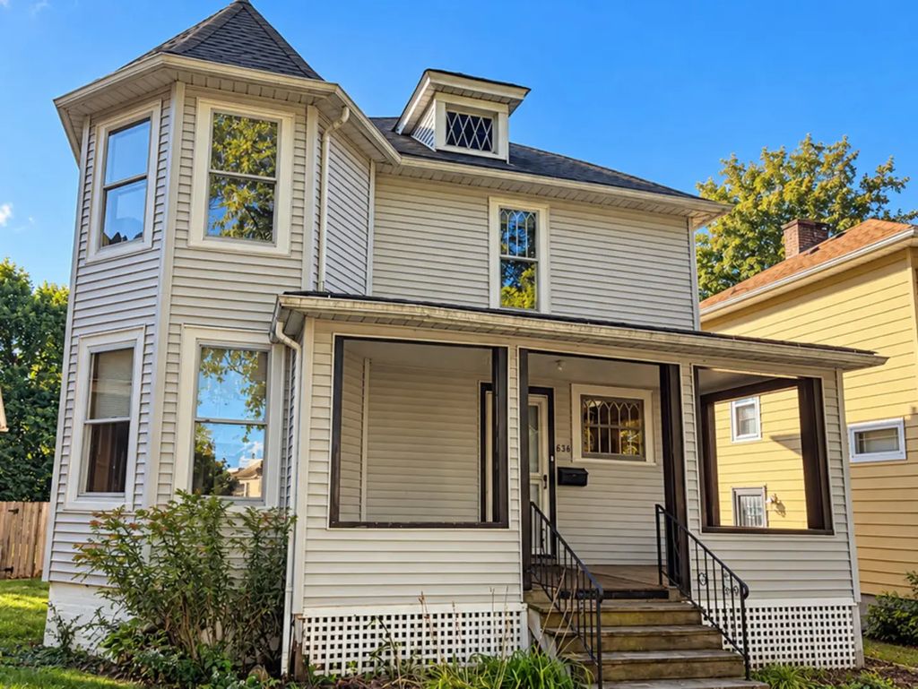 838 Hickory Street, Waukegan