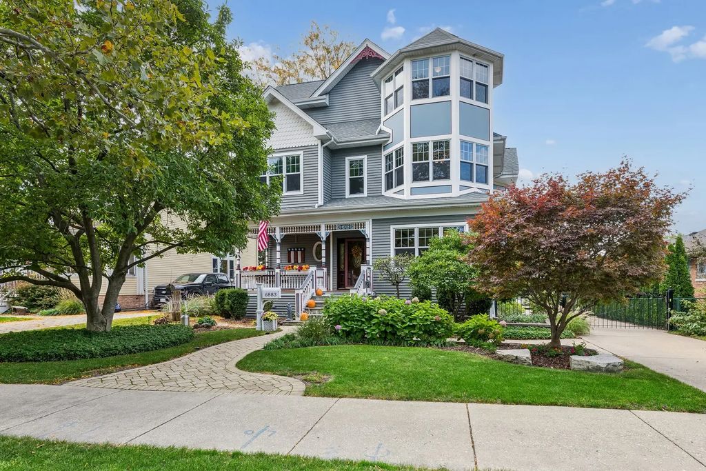 6883 W Hobart Avenue, Chicago