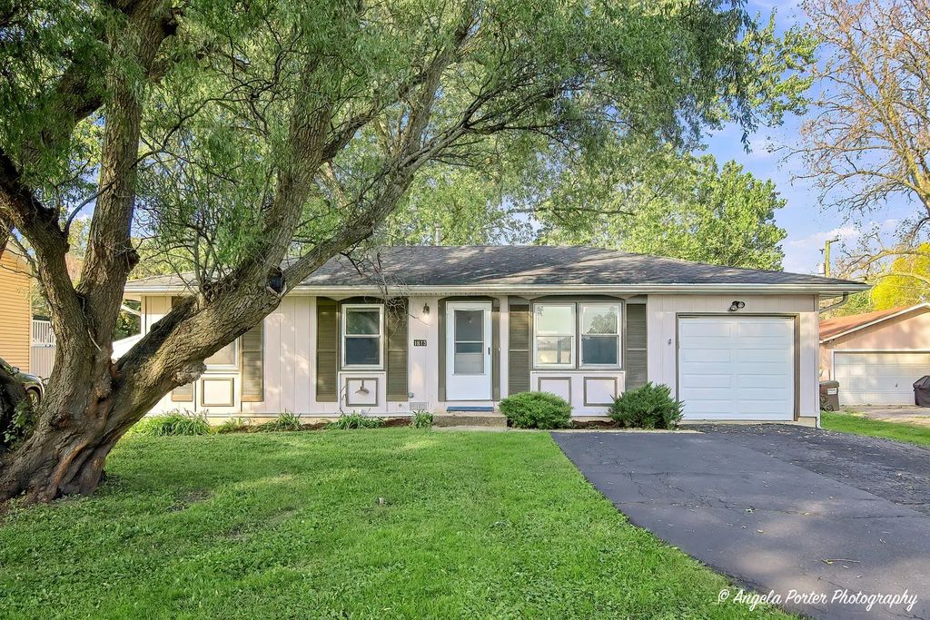 1815 Beach Road, McHenry