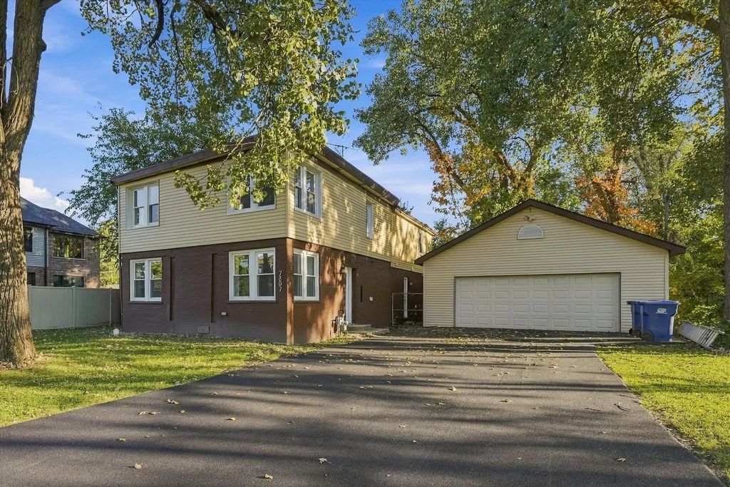 7807 W 92nd Street, Hickory Hills