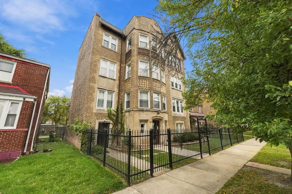 9023 S Justine Street, Chicago