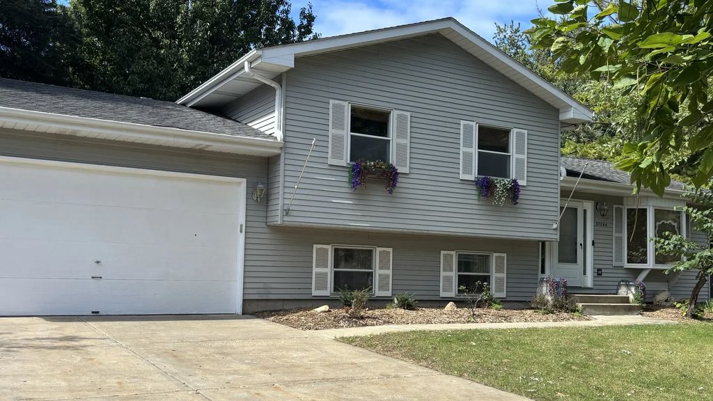 37244 N Capillo Avenue, Lake Villa