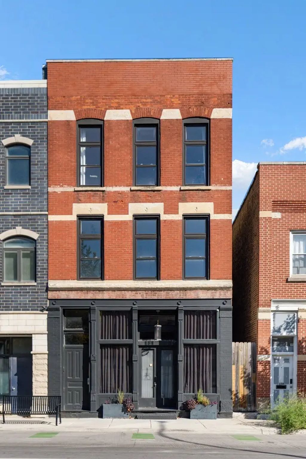 2256 W Grand Avenue, Chicago