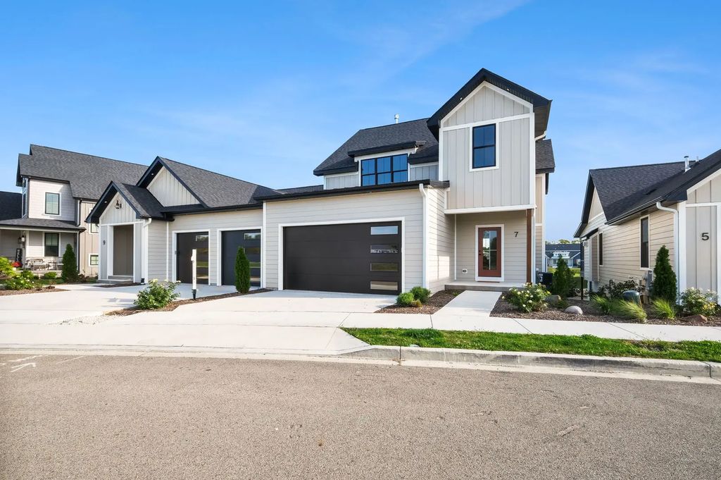 7 Beech Tree Place, Ottawa