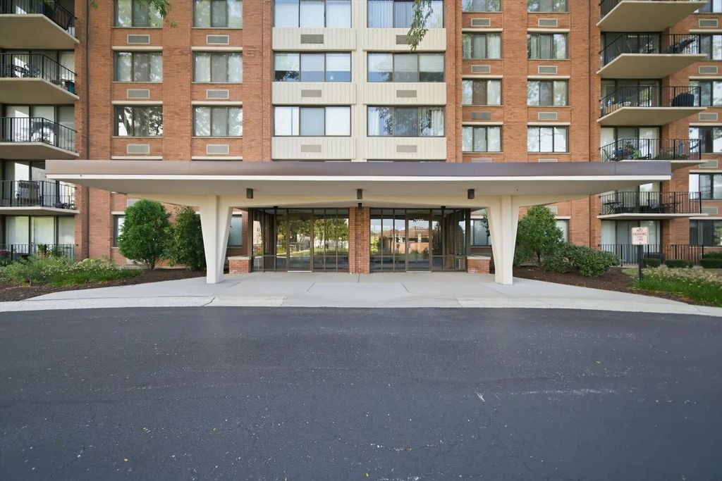 2000 Saint Regis Drive 7j, Lombard