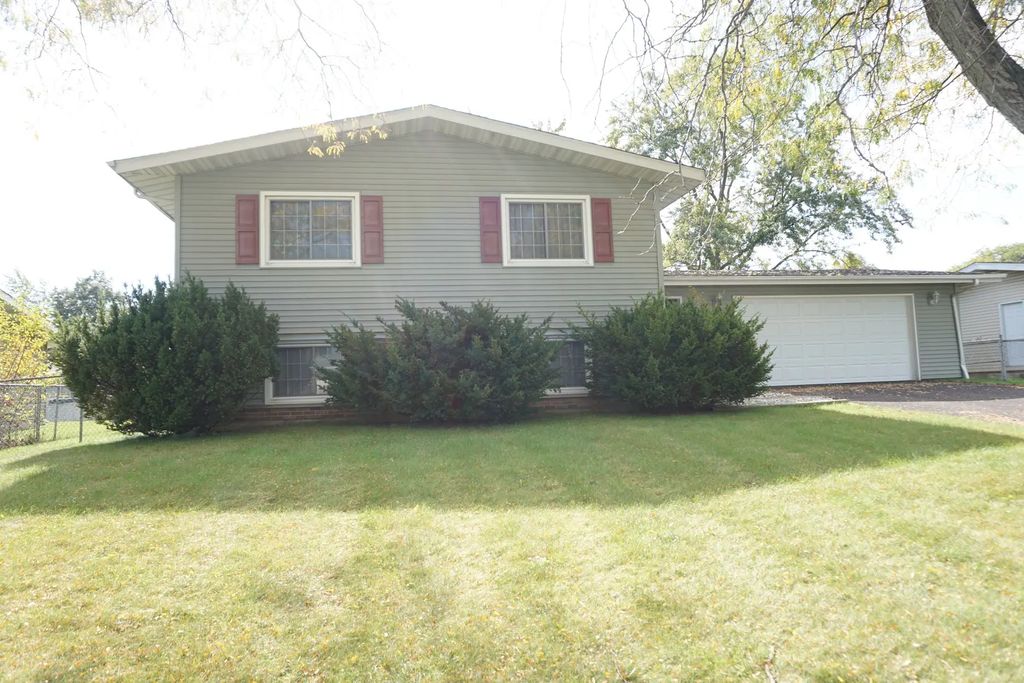 420 Sassafras Drive, Valparaiso