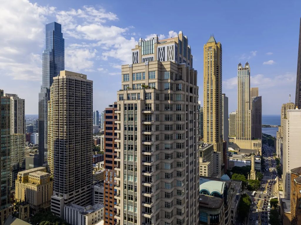 118 E Erie Street 28f, Chicago