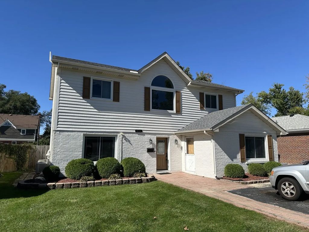 836 S Spring Road, Elmhurst