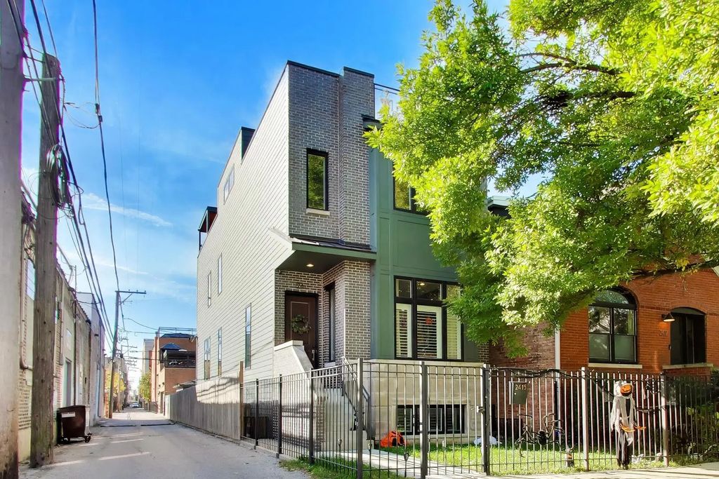 2415 W Huron Street, Chicago