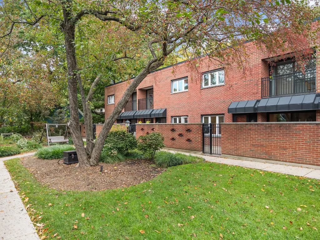 325 N Oak Park Avenue E, Oak Park