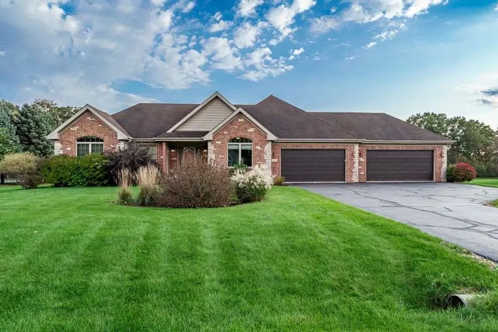 2223 Winding Creek Drive, Belvidere