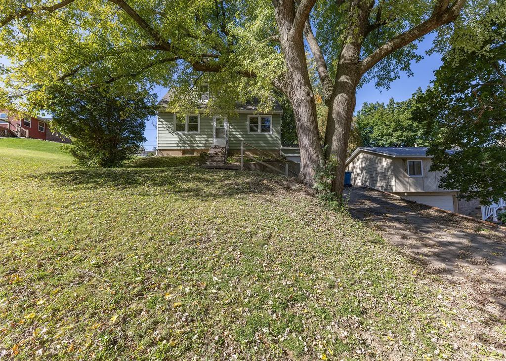 3512 N 2nd Street, Clinton