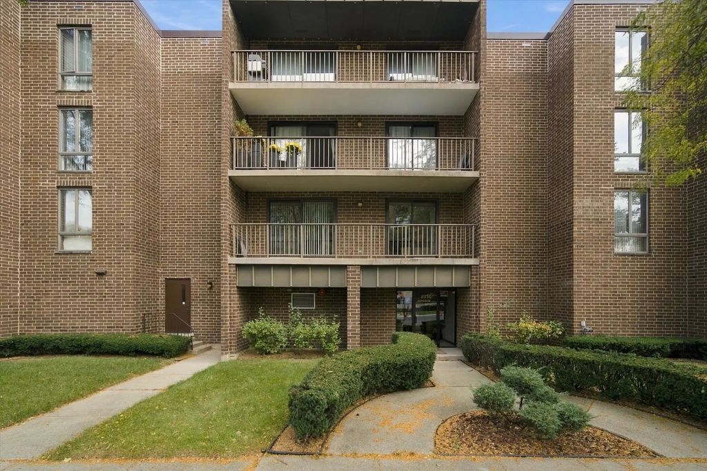 8350 W Addison Street 106, Chicago