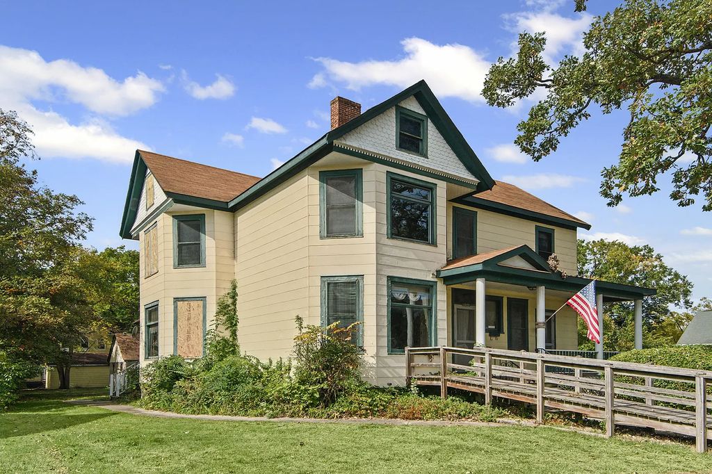 1322 Main Street, Crete