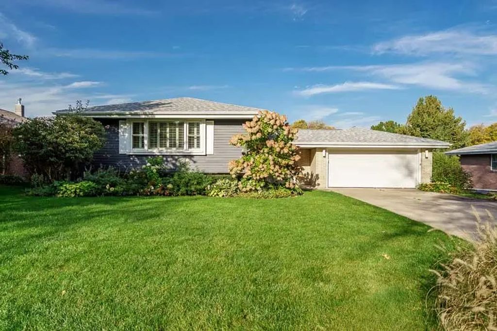 2160 Stornway, Rockford