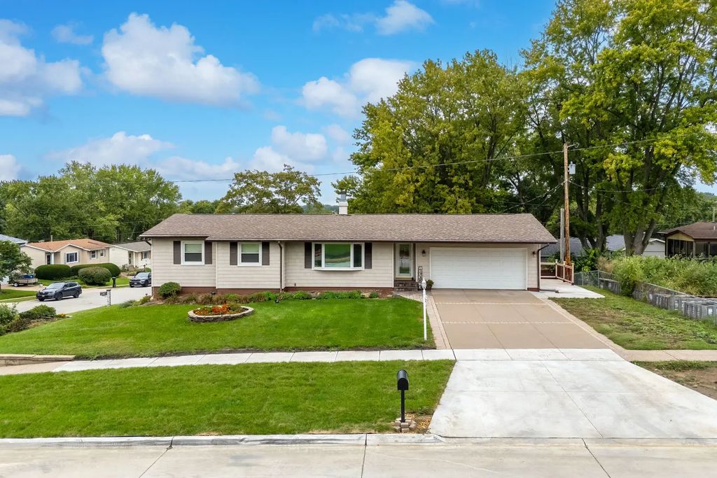 3002 29th Street, Bettendorf