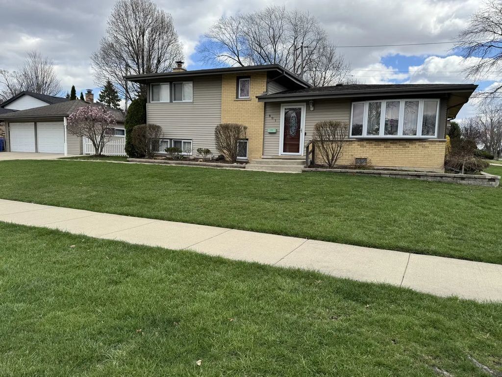 801 E Greenwood Drive, Mount Prospect