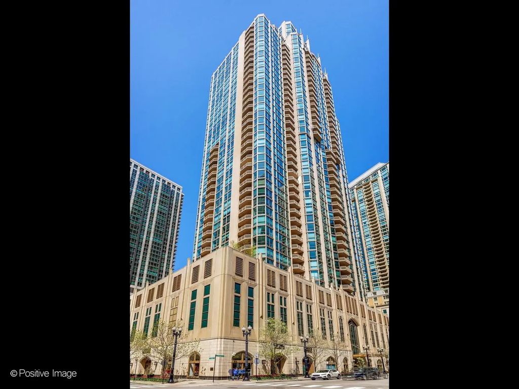 21 E Huron Street 1201, Chicago