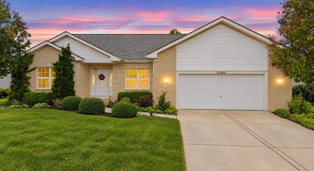 21140 Coventry Circle, Shorewood
