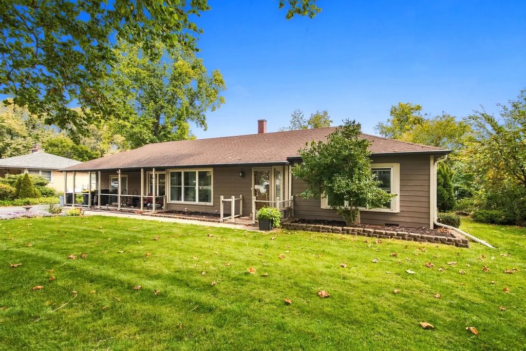 2n061 Virginia Avenue, Glen Ellyn
