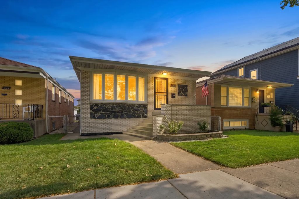 5721 S Mobile Avenue, Chicago