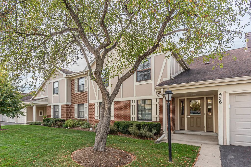 576 Greystone Lane C-2, Wheeling