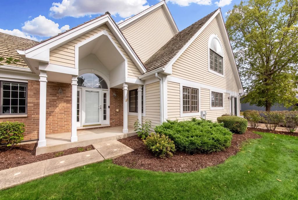 820 Braeman Court, Libertyville